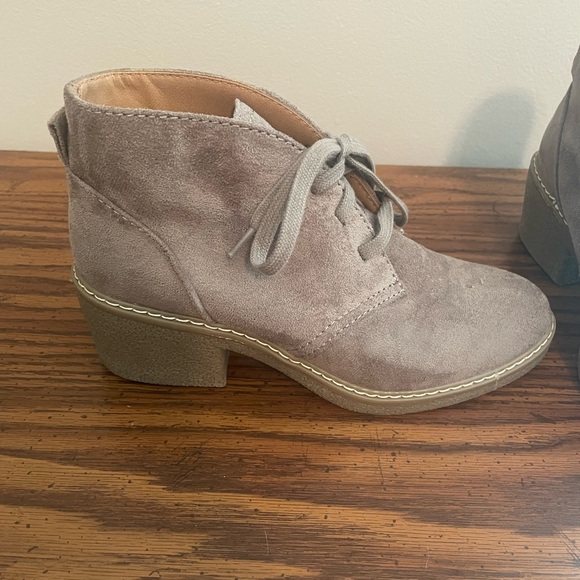 Universal Thread Boots - Picture 2 of 2